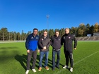 Jyri Puhakainen, Kari Suninen, Saku Puhakainen ja Janne Muhli yhteistyön suunnittelutapaamisessa Kimpisen stadionilla.